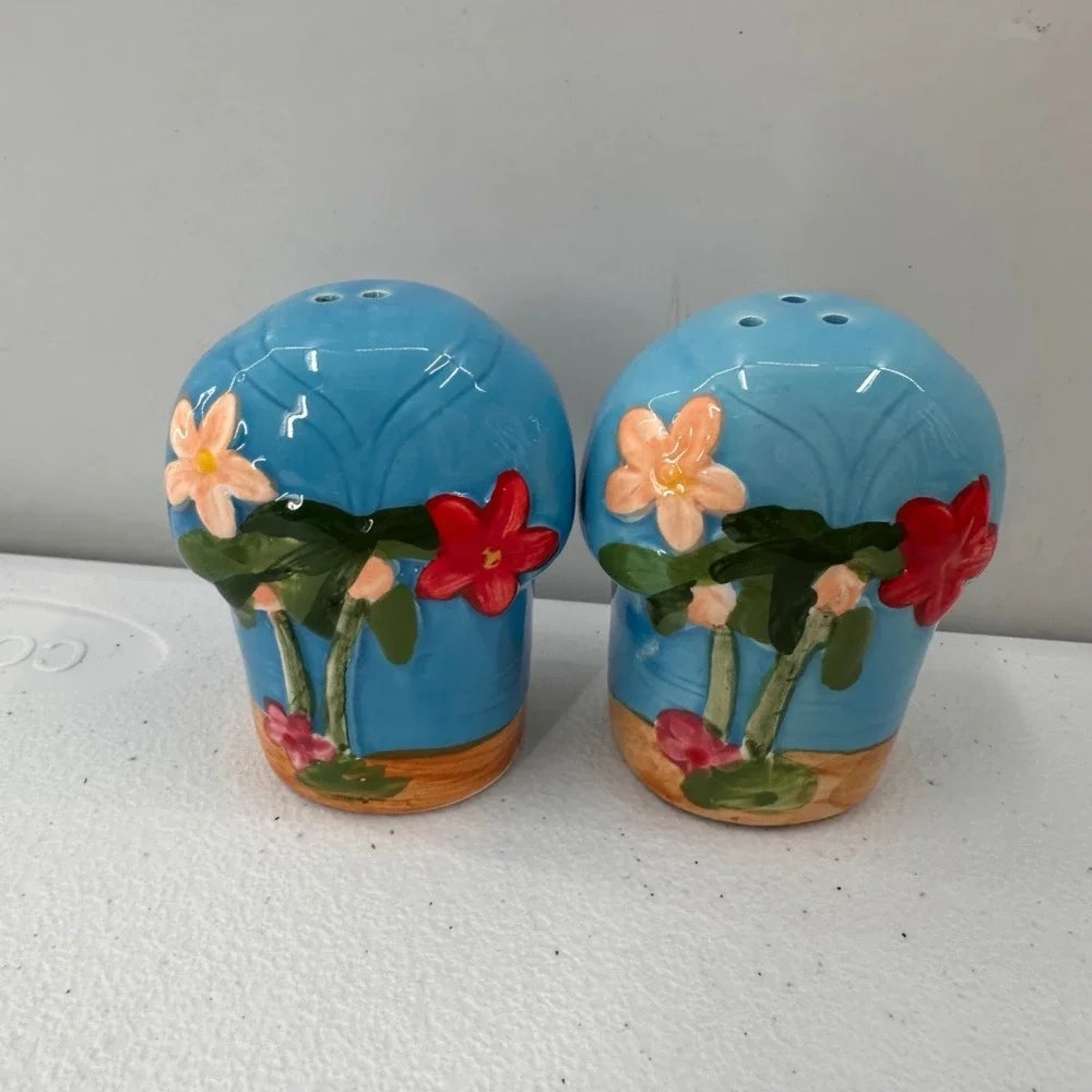 Hand-Painted Ceramic Salt & Pepper Shakers Set Floral Ghost Figurines Tropical‎